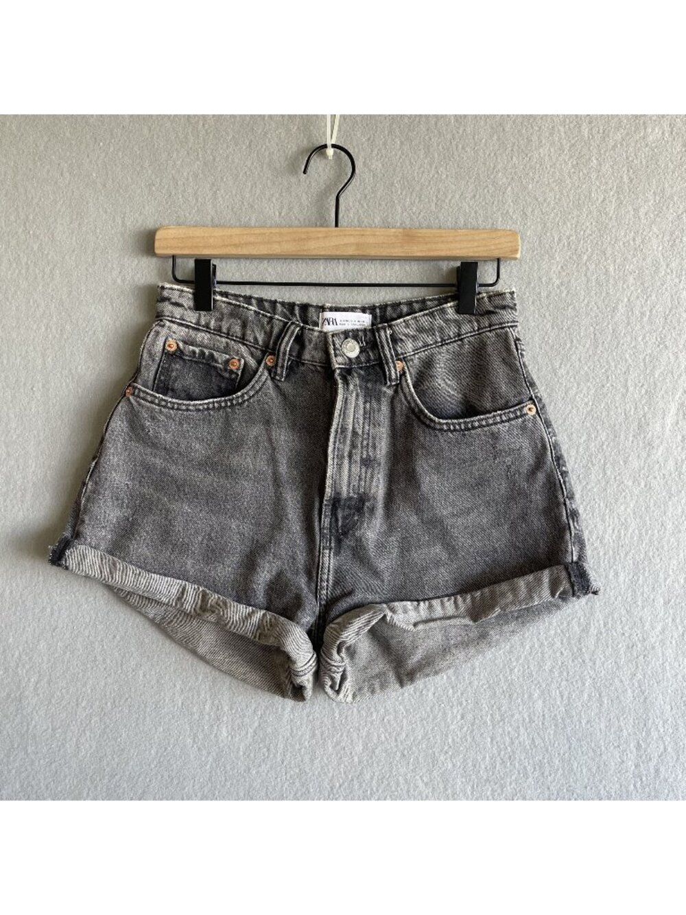 Zara High-Rise Washed Grey Denim Shorts With Cuffed Hems Size 4
